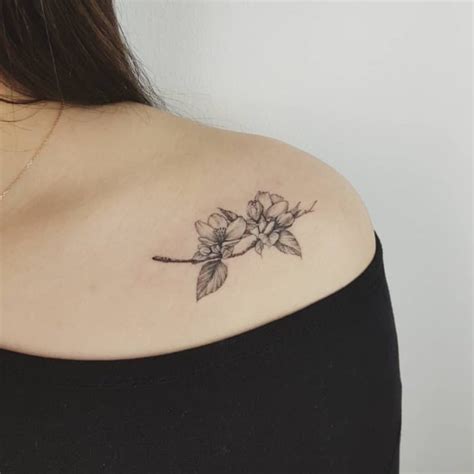 tatuajes para mujeres en el pecho y su significado|Significado de los tatuajes en el pecho para mujeres